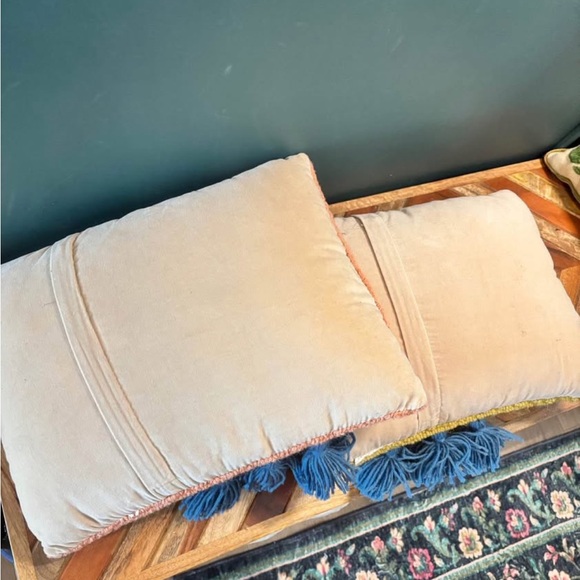 Pair of Jungalow By Justina Blakeney Bow Hooked Throw Pillows - Picture 4 of 4